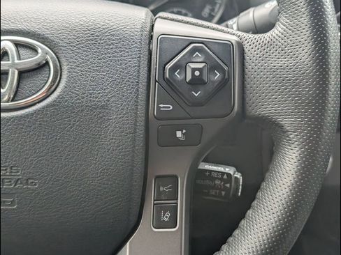 Used 2020 Toyota Tacoma TRD Off-Road image 16