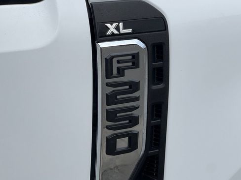 Used 2024 Ford F250 XL w/ XL Chrome Package image 24