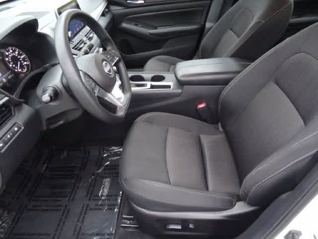 Used 2025 Nissan Altima 2.5 SV FWD image 6