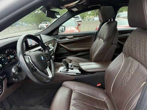 Used 2019 BMW 530i xDrive w/ Premium Package AWD/4WD image 3