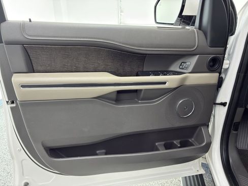 Used 2018 Ford Expedition Limited w/ Equipment Group 302A image 15