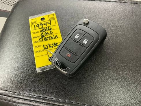 Used 2016 GMC Terrain SLE w/ Driver Alert Package I FWD image 29