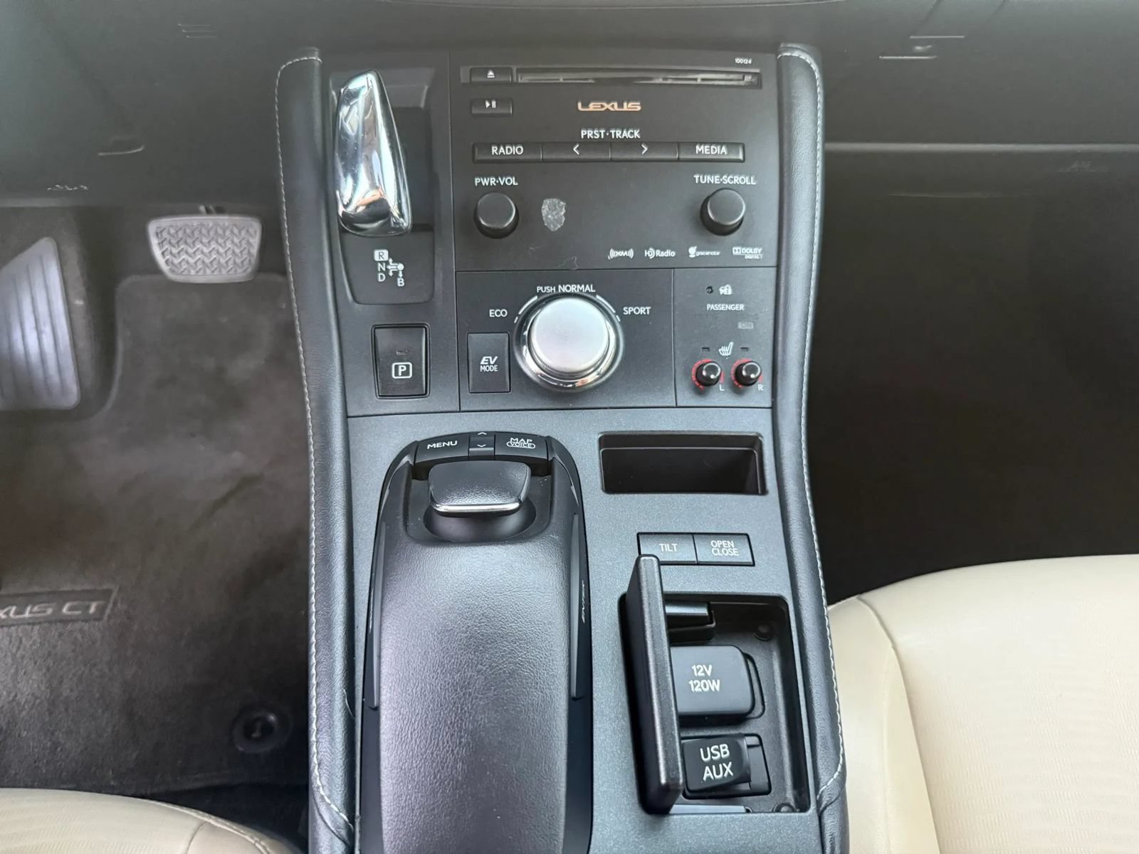 Used 2013 Lexus CT 200h w/ Premium Pkg w/Navigation FWD image 19