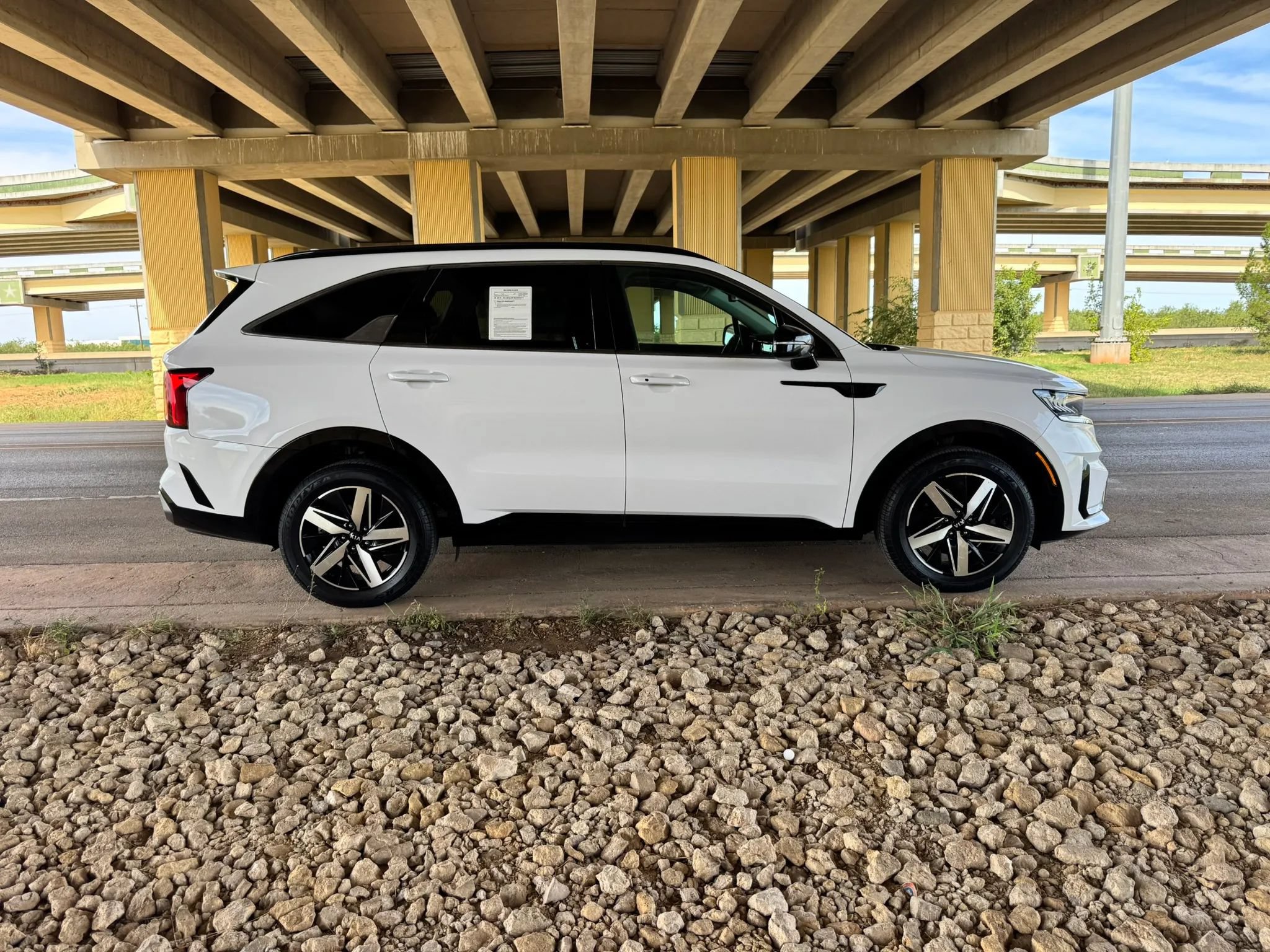 Used 2021 Kia Sorento EX w/ Panoramic Sunroof Package FWD image 2
