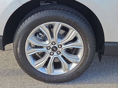 Used 2023 Ford Edge Titanium AWD/4WD image 7