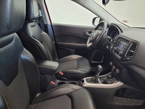 Used 2018 Jeep Compass Latitude w/ Cold Weather Group image 21