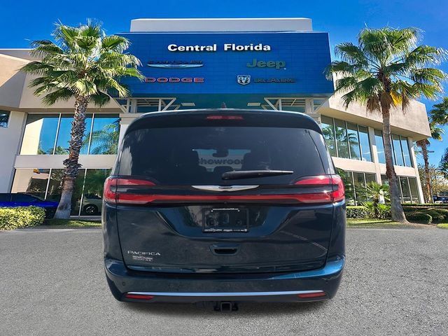 Used 2025 Chrysler Pacifica Pinnacle w/ Trailer Tow Group FWD image 6