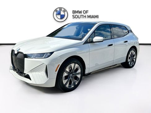 Used 2026 BMW iX xDrive60 image 3