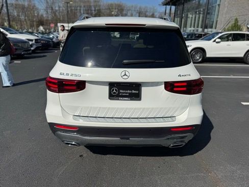 Used 2026 Mercedes-Benz GLB 250 4MATIC image 4