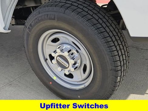 New 2026 Ford F250 XL w/ XL Chrome Package image 9