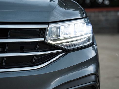 Certified 2024 Volkswagen Tiguan SE AWD/4WD image 3