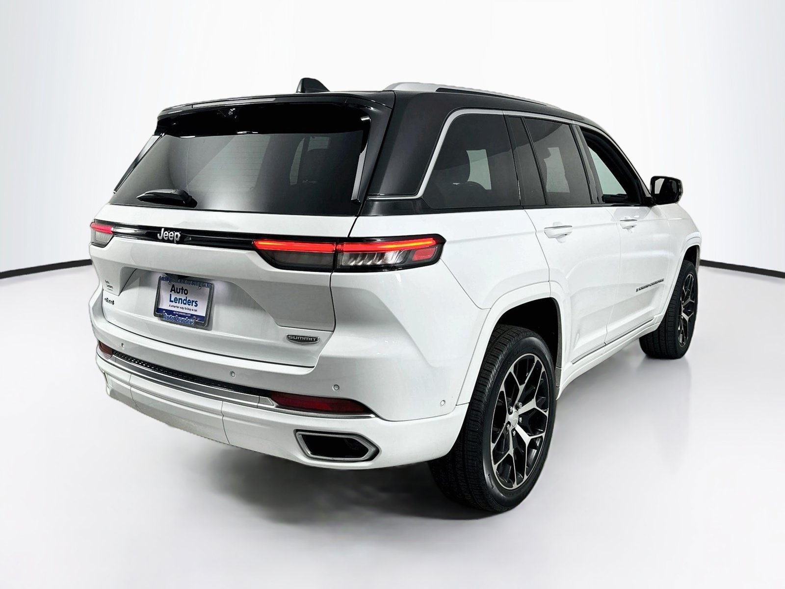 Used 2023 Jeep Grand Cherokee Summit AWD/4WD image 5