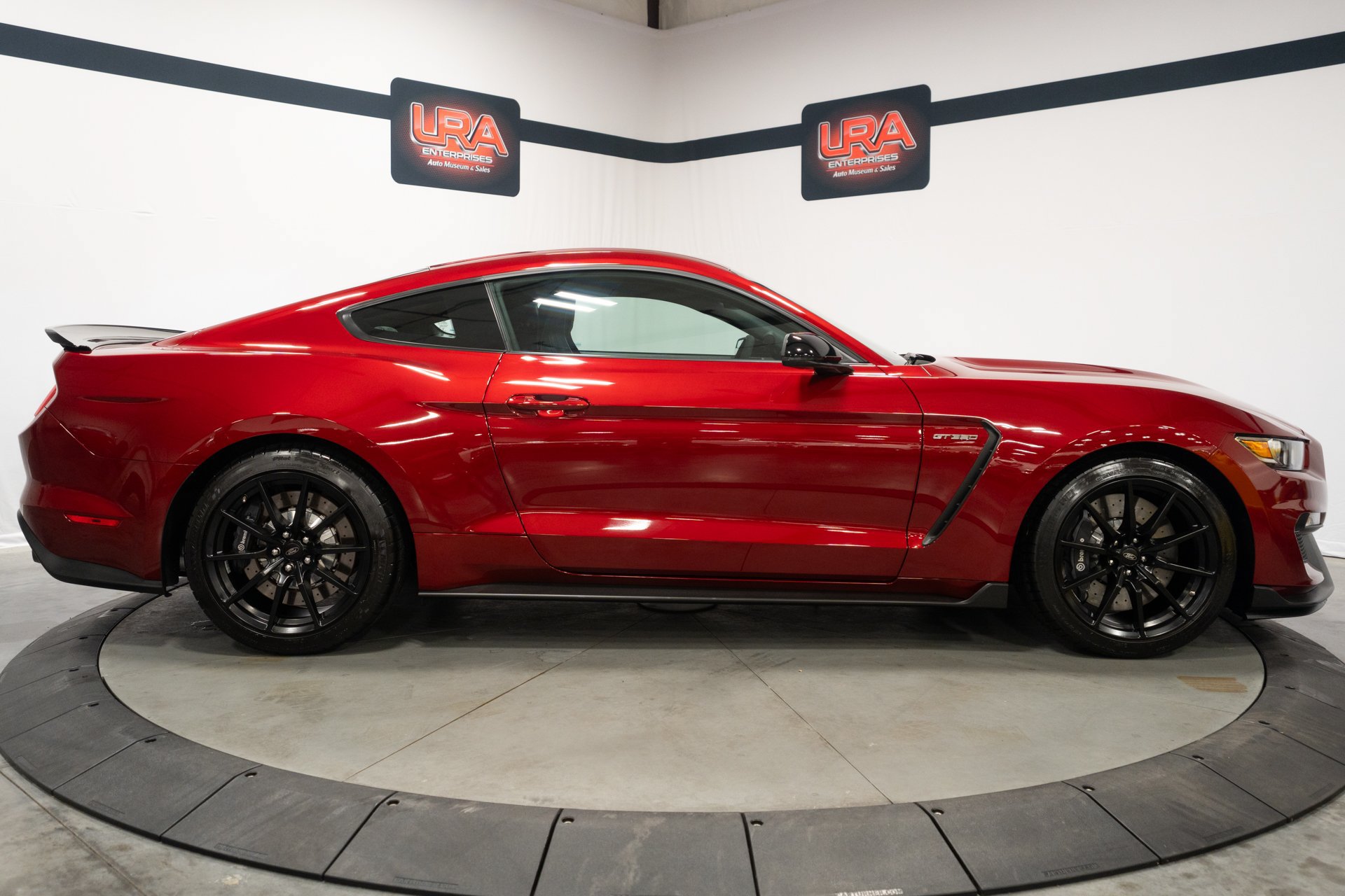 Used 2017 Ford Mustang Shelby GT350 w/ Electronics Package RWD image 9