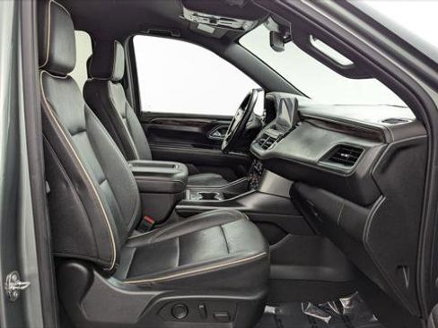 Used 2023 Chevrolet Suburban Premier image 22
