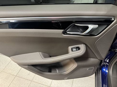Used 2023 Porsche Macan S AWD/4WD image 38
