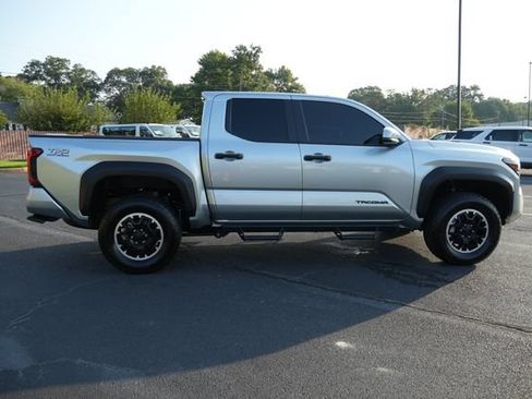 Used 2024 Toyota Tacoma TRD Off-Road AWD/4WD image 9
