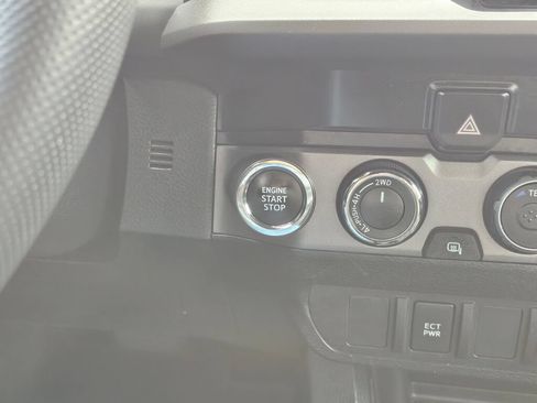 Used 2022 Toyota Tacoma TRD Sport w/ Black Out Package (TMS) AWD/4WD image 22