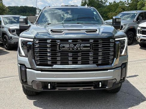 Used 2024 GMC Sierra 2500 Denali Ultimate AWD/4WD image 2