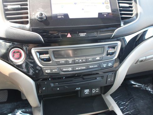 Used 2021 Honda Pilot Touring image 24