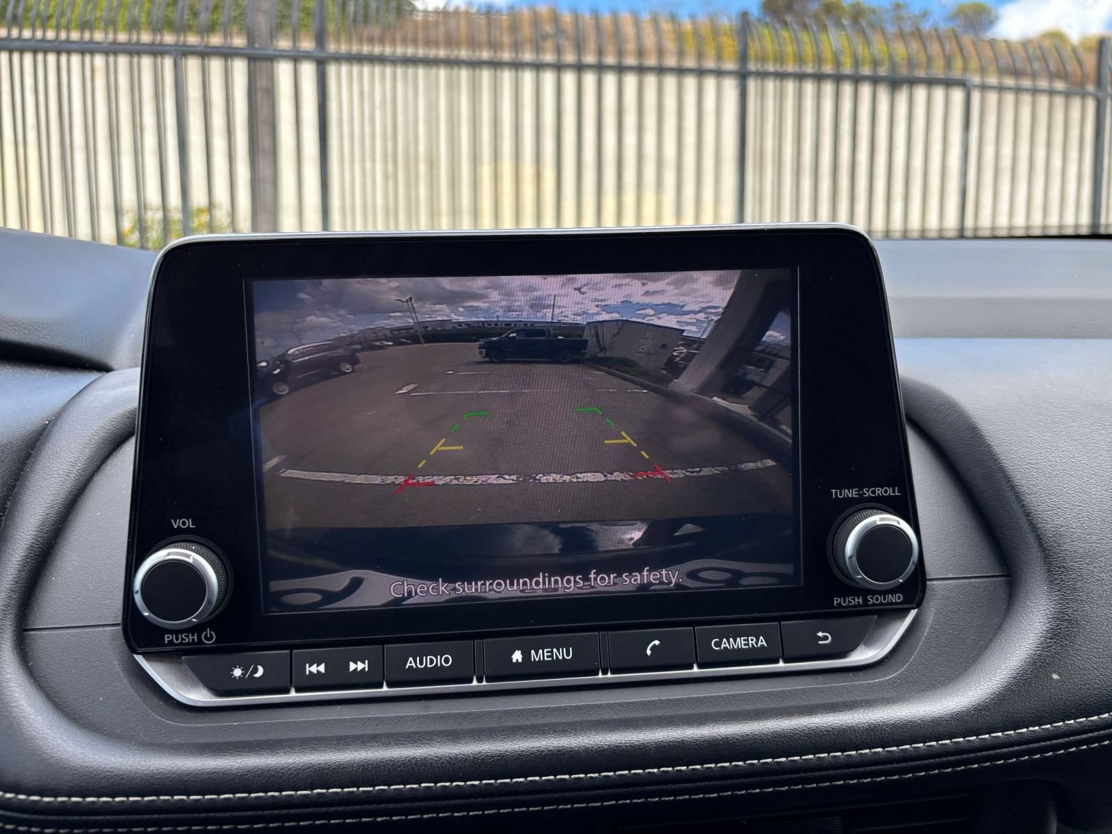 Used 2025 Nissan Rogue SV FWD image 25