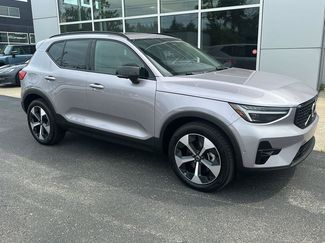 Used 2026 Volvo XC40 B5 Plus AWD/4WD video 1