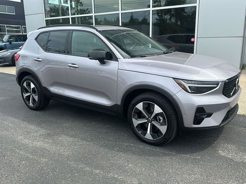 Used 2026 Volvo XC40 B5 Plus AWD/4WD image 1