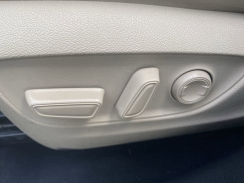 Used 2020 Toyota Highlander Platinum image 12