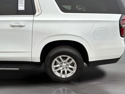 Used 2024 Chevrolet Suburban LT image 35