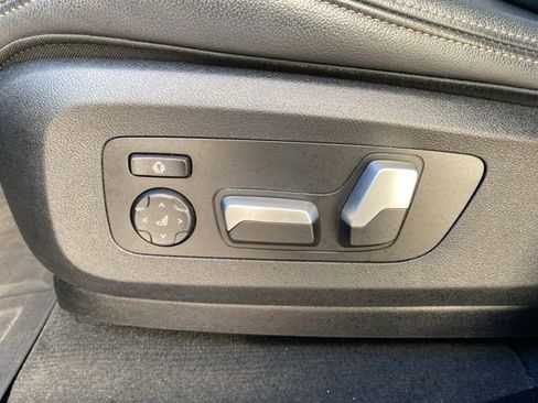 Used 2020 BMW X7 xDrive40i w/ Premium Package image 17