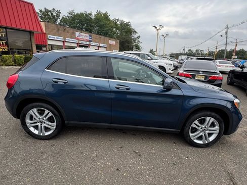Used 2019 Mercedes-Benz GLA 250 4MATIC w/ Premium Package image 3