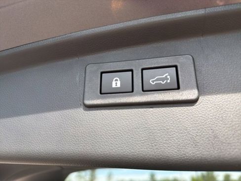Used 2025 Subaru Outback Premium AWD/4WD image 11