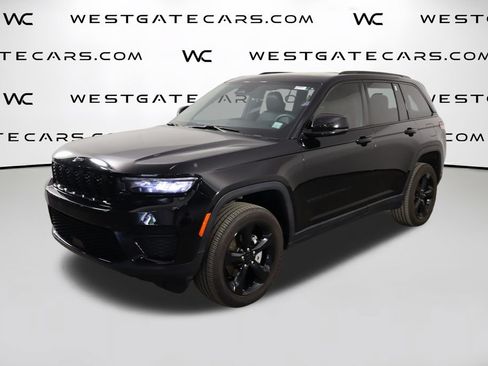 Used 2025 Jeep Grand Cherokee Altitude RWD image 1