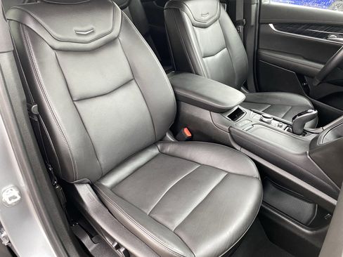 Used 2025 Cadillac XT6 Premium Luxury image 10