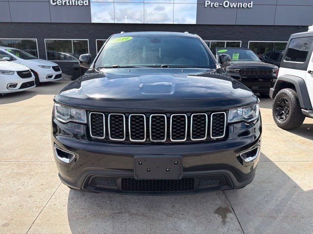 Used 2019 Jeep Grand Cherokee Laredo AWD/4WD image 2
