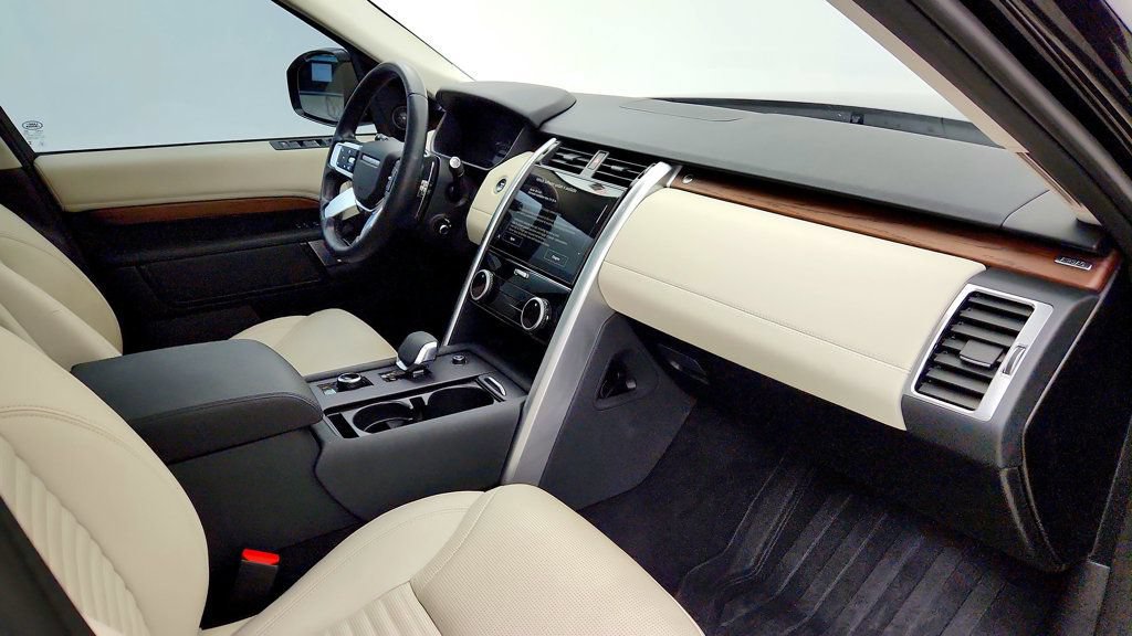 Used 2024 Land Rover Discovery S AWD/4WD image 25