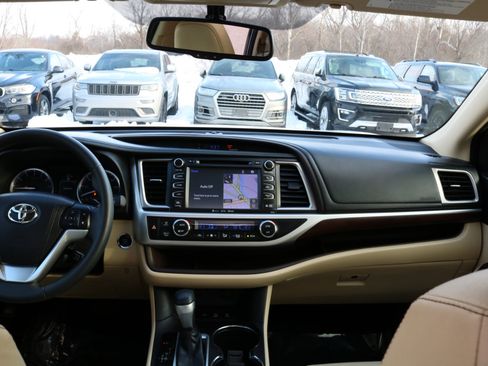Used 2016 Toyota Highlander Limited image 36