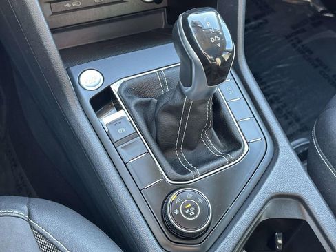 Used 2022 Volkswagen Taos SE w/ Panoramic Sunroof Package image 32