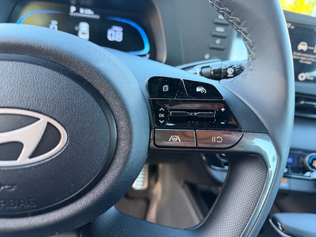 Certified 2025 Hyundai Elantra Sport FWD image 17