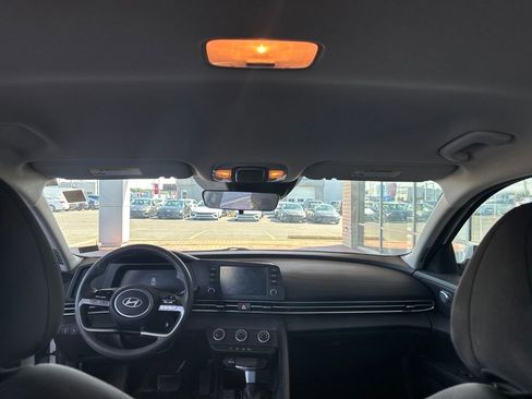 Used 2024 Hyundai Elantra SE FWD image 12