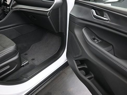 New 2025 Jeep Grand Cherokee Laredo image 24