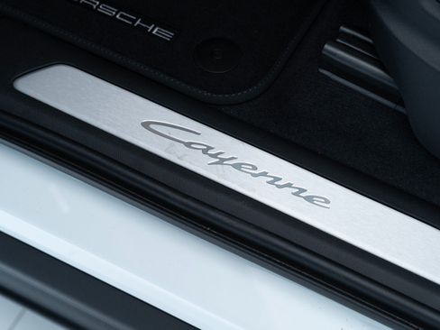 Used 2026 Porsche Cayenne AWD/4WD image 14