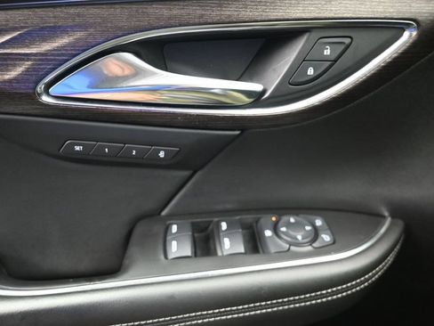 Used 2022 Buick Envision Avenir w/ Technology Package II FWD image 17