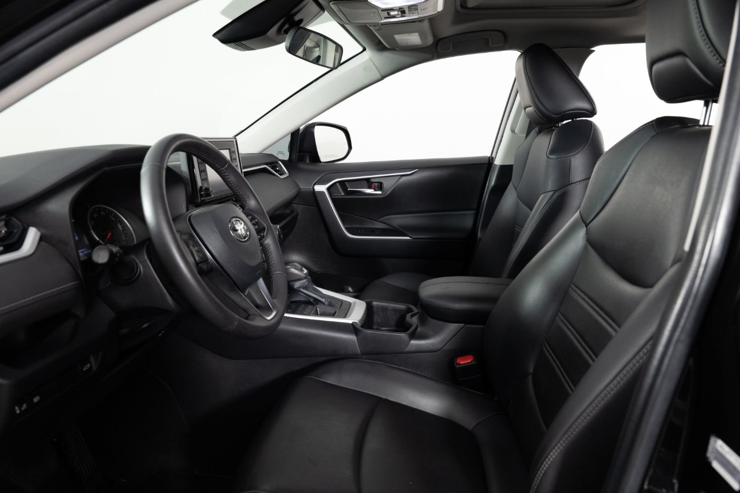 Used 2022 Toyota RAV4 XLE Premium AWD/4WD image 14