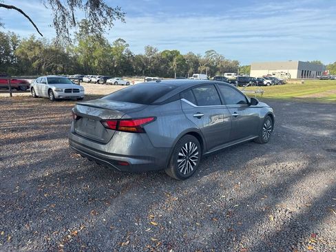 Used 2024 Nissan Altima 2.5 SV image 5