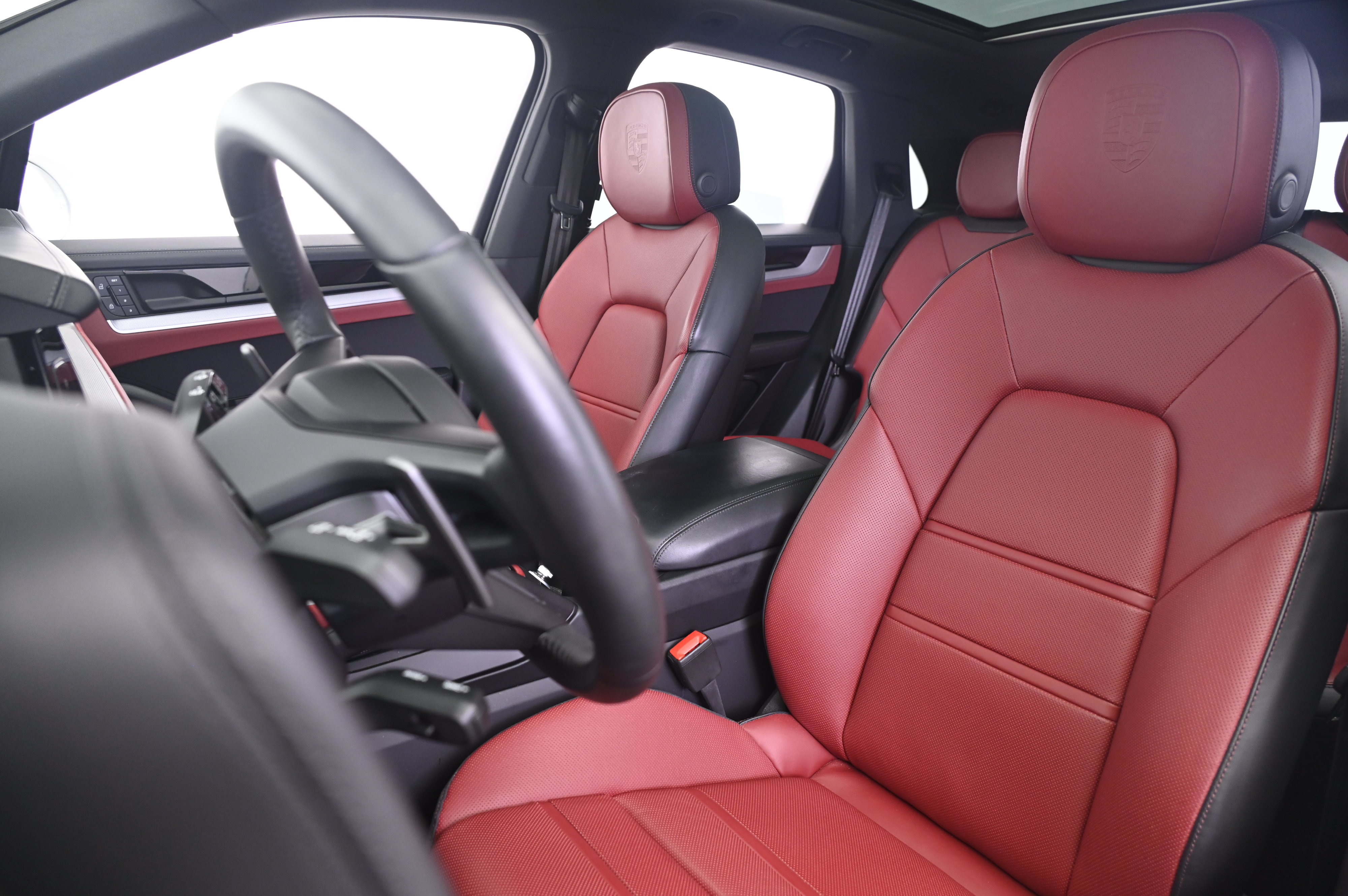 Certified 2025 Porsche Cayenne S AWD/4WD image 30