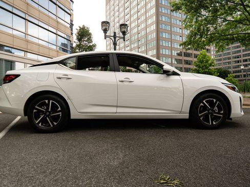Used 2025 Nissan Sentra SV FWD image 2