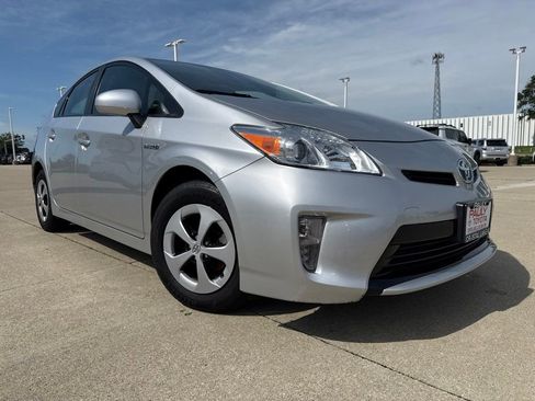 Used 2013 Toyota Prius Two FWD image 2