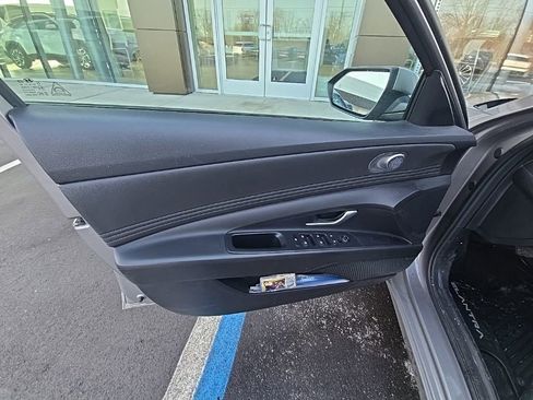 Used 2023 Hyundai Elantra Limited w/ Preferred Accessory Package image 7