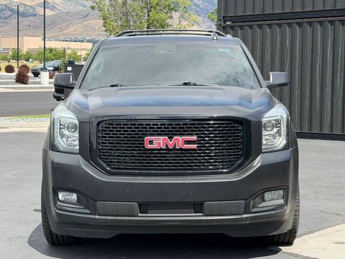 Used 2018 GMC Yukon XL SLT w/ Open Road Package AWD/4WD image 3