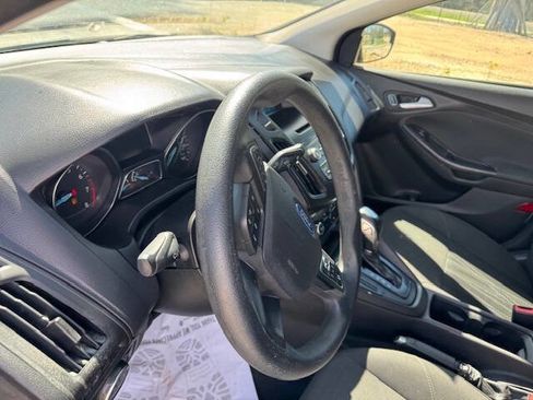 Used 2016 Ford Focus SE FWD image 30